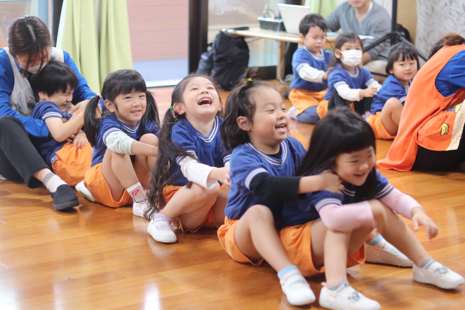 歌のおにいさん、まあせんせいがご来園されました☆｜NPO法人 未来への翼 採用サイト